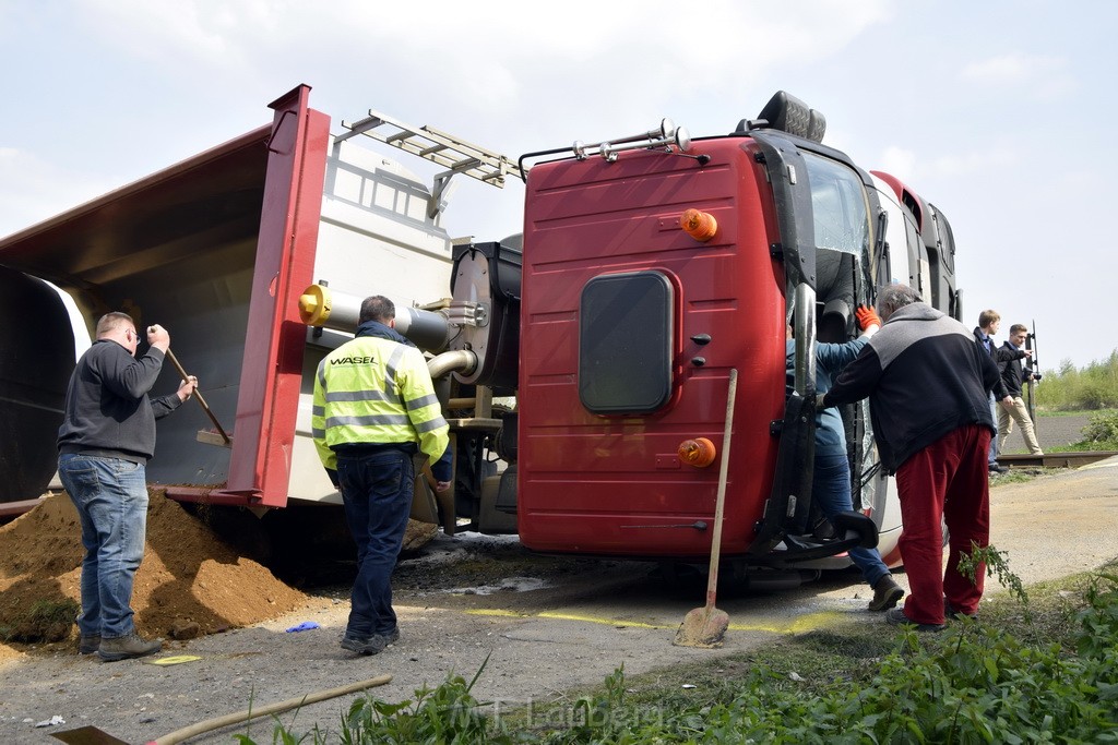 Schwerer VU LKW Zug Bergheim Kenten Koelnerstr P372.JPG - Miklos Laubert